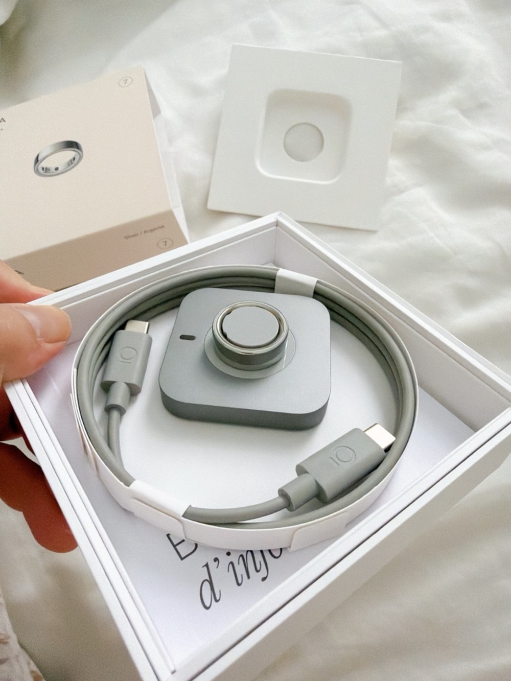 Oura Ring 4 Silver Box with Charging Dock-Size 7 - Picture 3 of 6